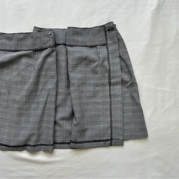 Vintage 90’s Plaid High Waisted Plaid Mini Skirt - Picture 7 of 8